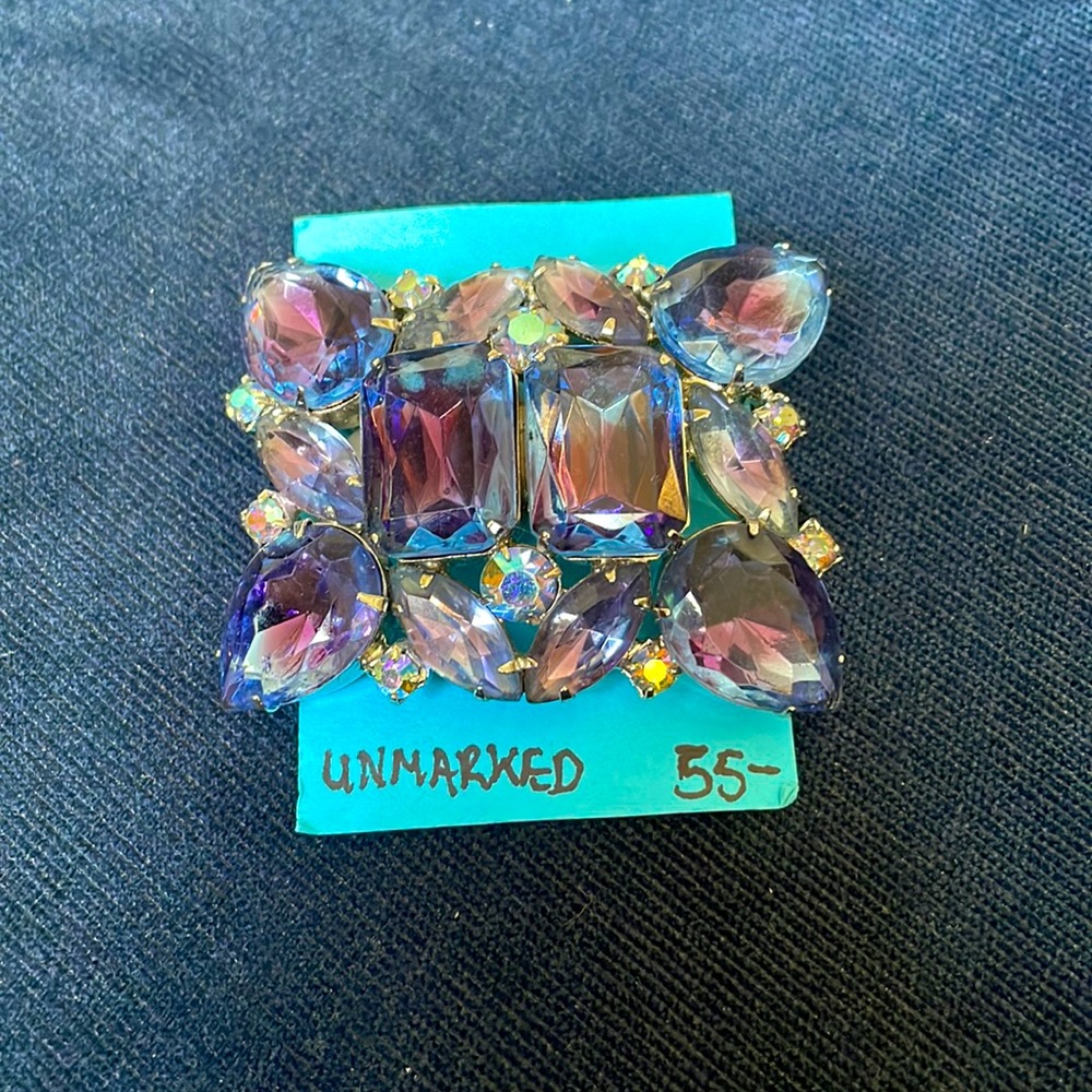 Vintage violet purple rhinestone brooch pin.
